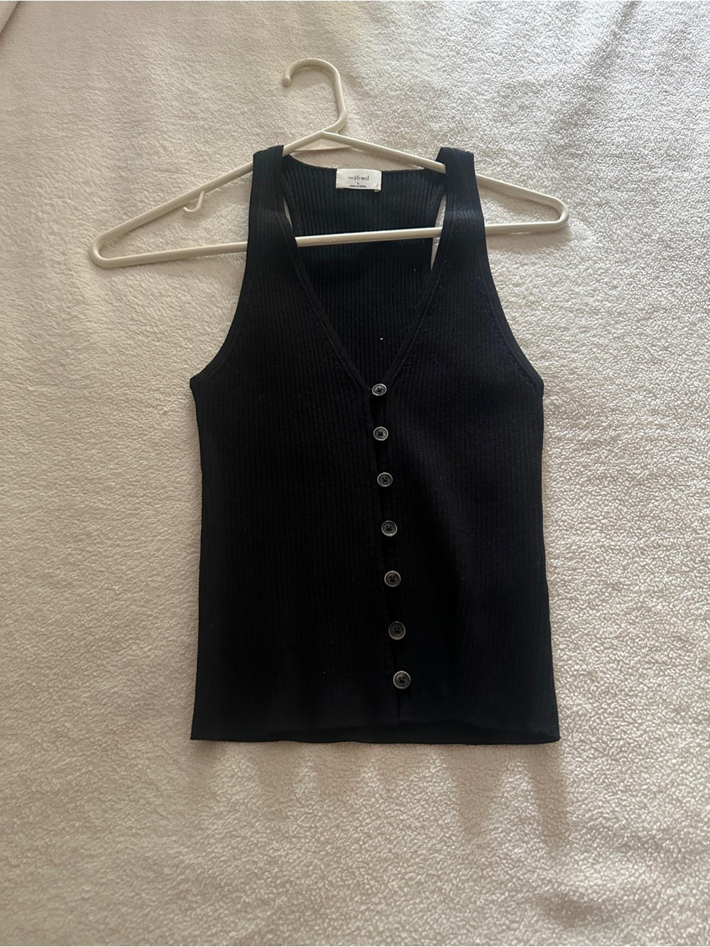 Wilfred Black Ribbed V-Neck Button Tank